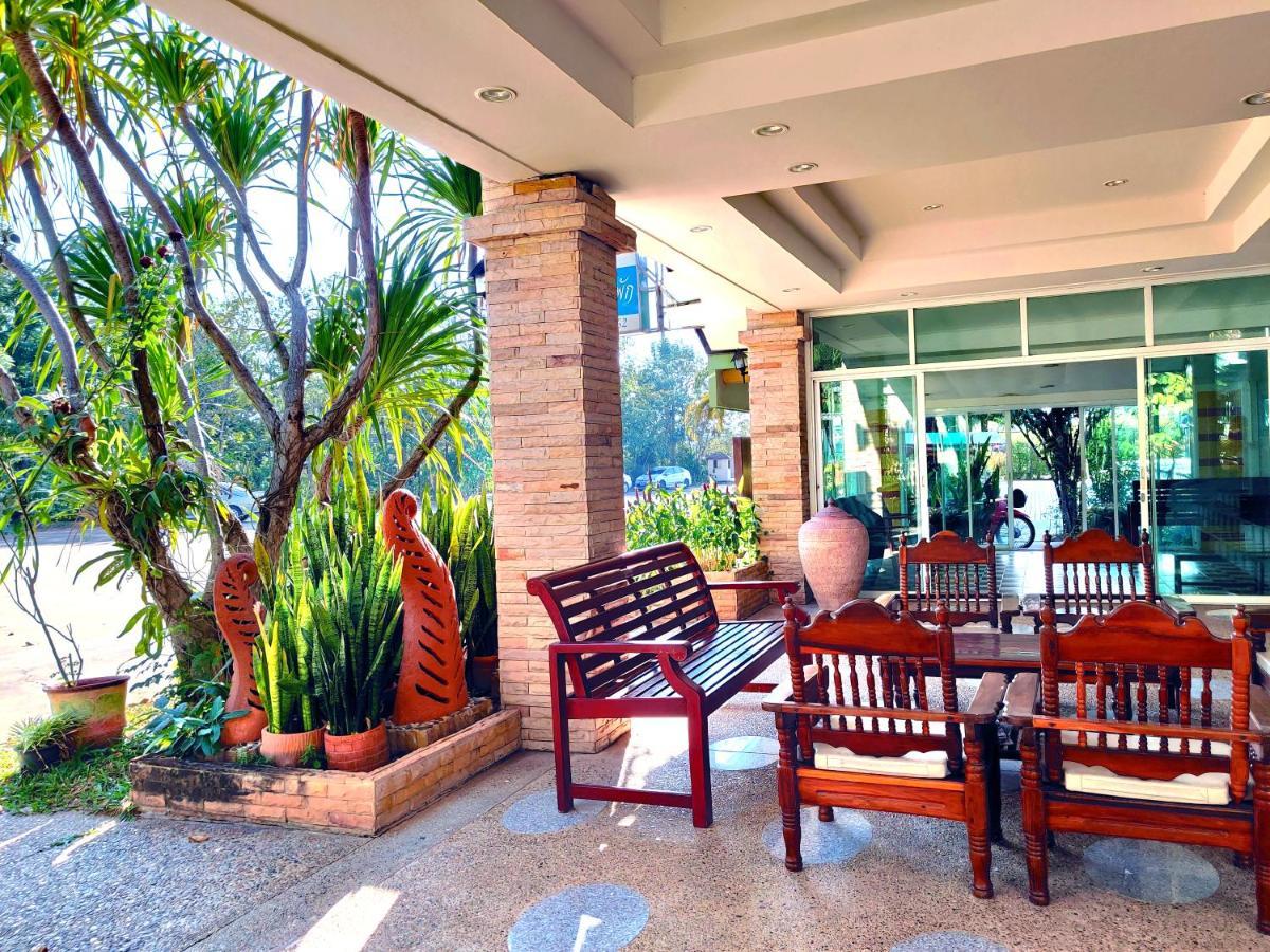 Thong Paeka Hotel Prasat Екстер'єр фото