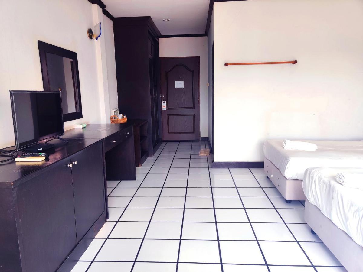 Thong Paeka Hotel Prasat Екстер'єр фото