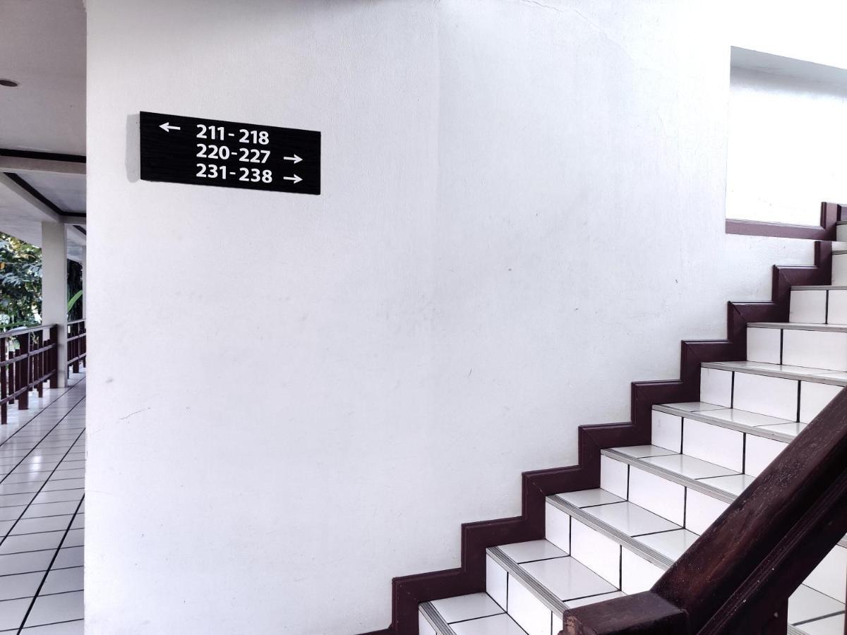 Thong Paeka Hotel Prasat Екстер'єр фото
