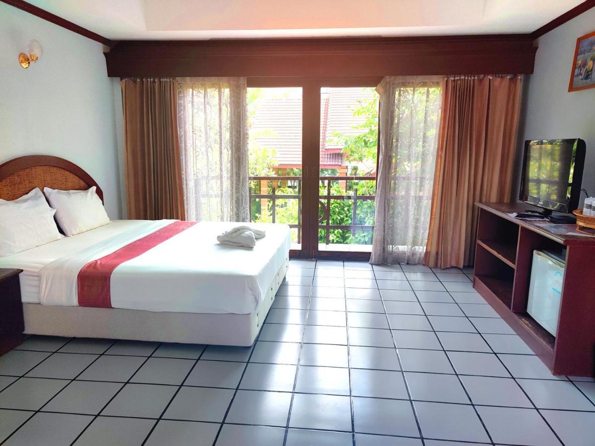 Thong Paeka Hotel Prasat Екстер'єр фото
