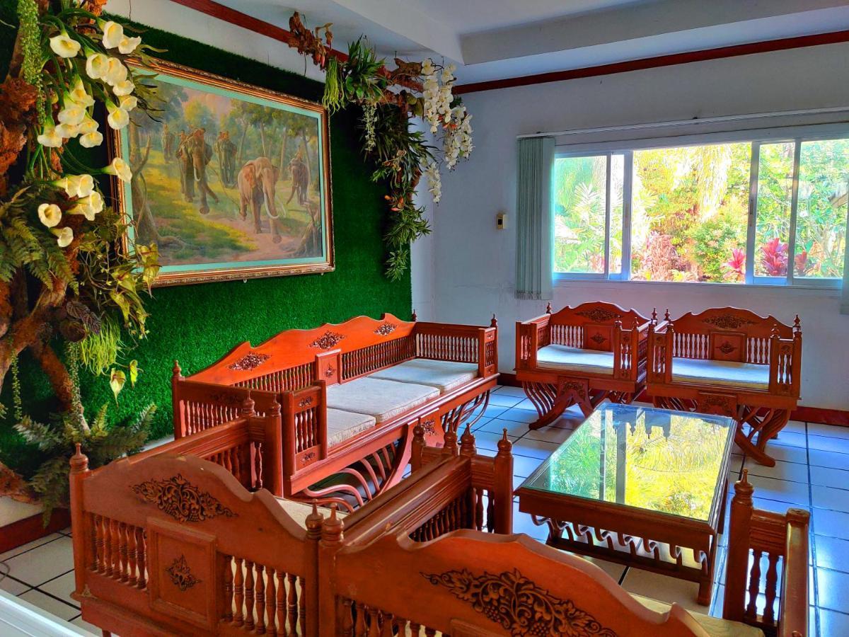 Thong Paeka Hotel Prasat Екстер'єр фото