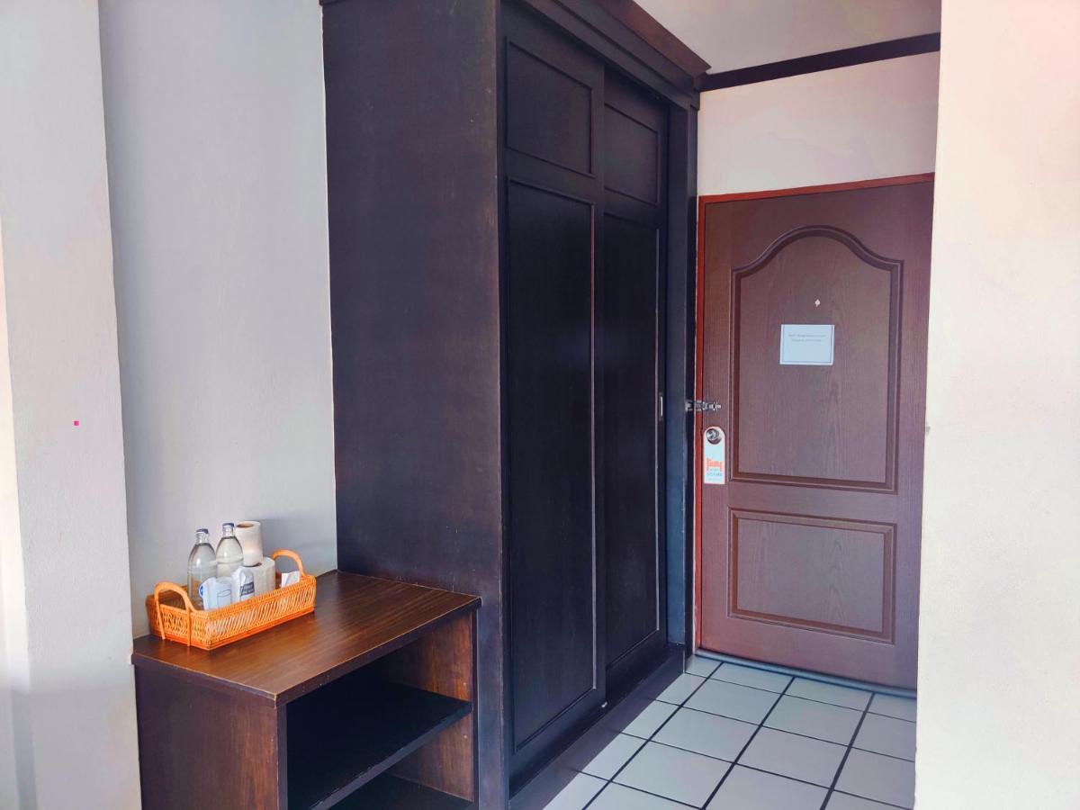 Thong Paeka Hotel Prasat Екстер'єр фото