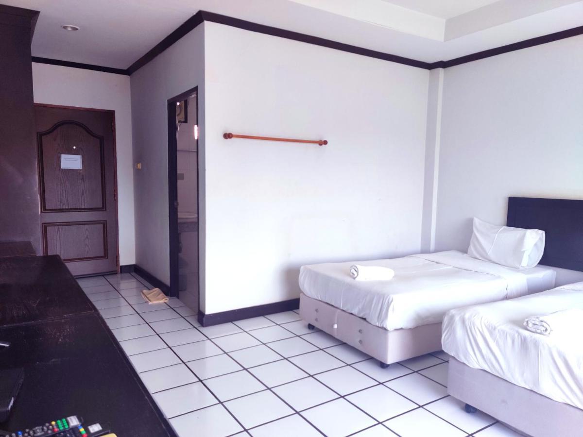 Thong Paeka Hotel Prasat Екстер'єр фото