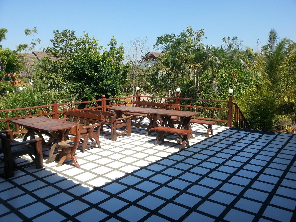 Thong Paeka Hotel Prasat Екстер'єр фото
